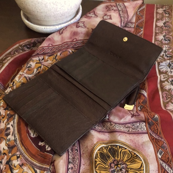 $$$ EUC Vintage DKNY Brown Leather Trifold Wallet $$$ - Picture 6 of 11